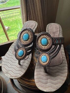 Brown Beaded Women’s Thong Sandals with Turquoise Accents